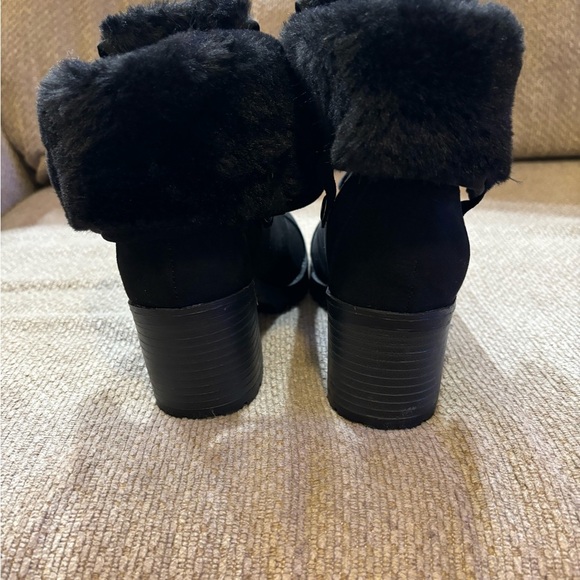 ❤️2/$15 or 3/$21❤️ NWT Bamboo Black Faux Suede Short Laced Boots, Size 6 - Picture 11 of 14